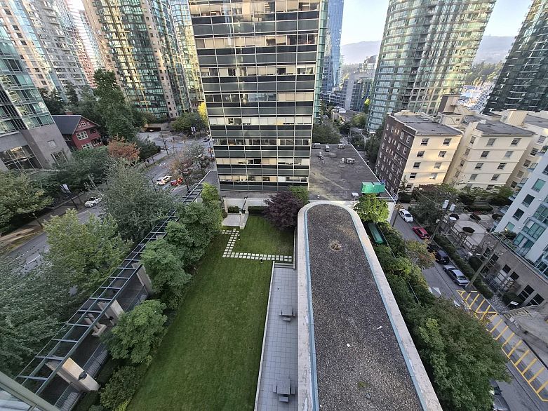 806 1239 W Georgia Street