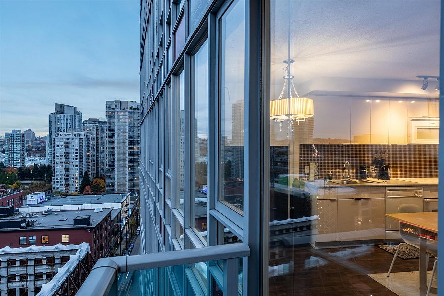 1606 233 Robson Street