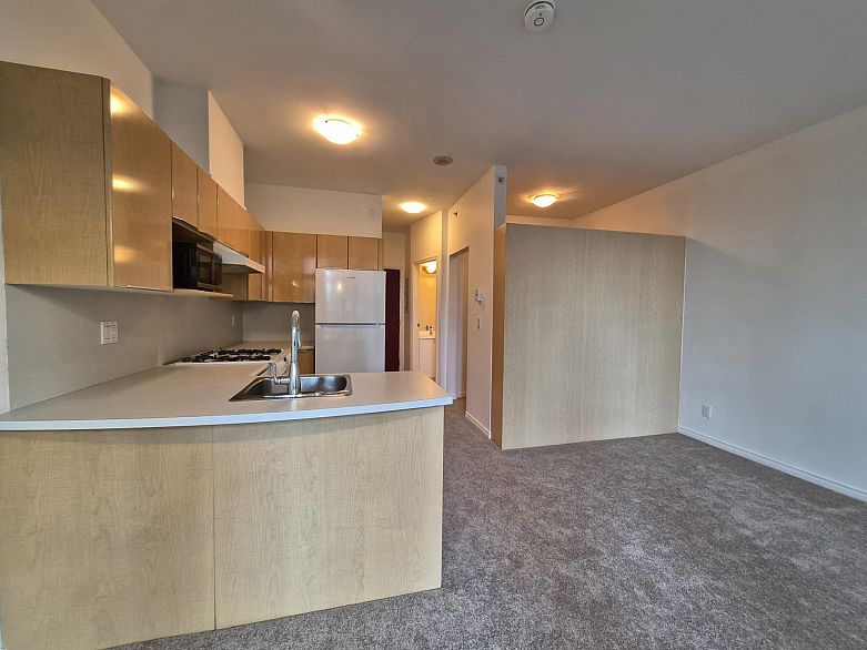 806 1239 W Georgia Street