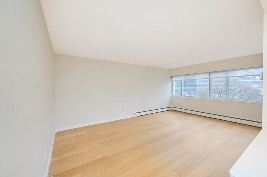 205 5926 Tisdall Street