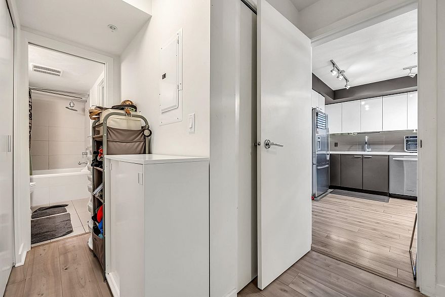 216 2888 E 2nd Avenue