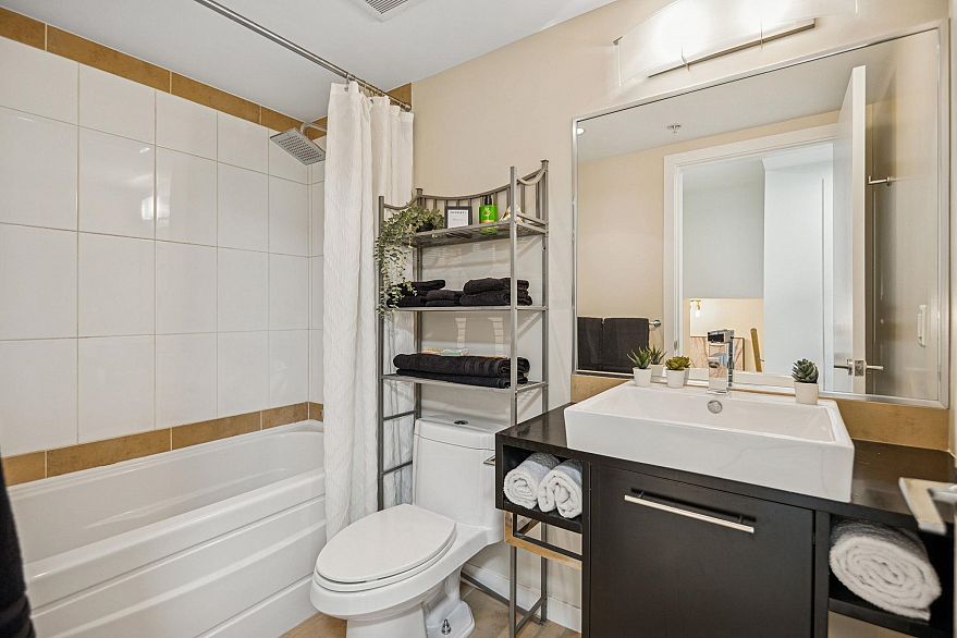 239 188 Keefer Place