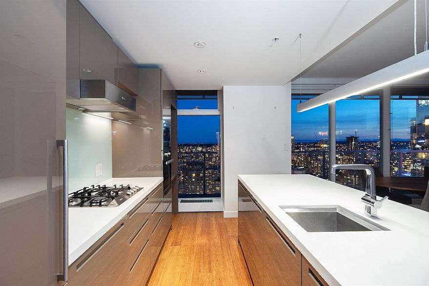 4202 777 Richards Street