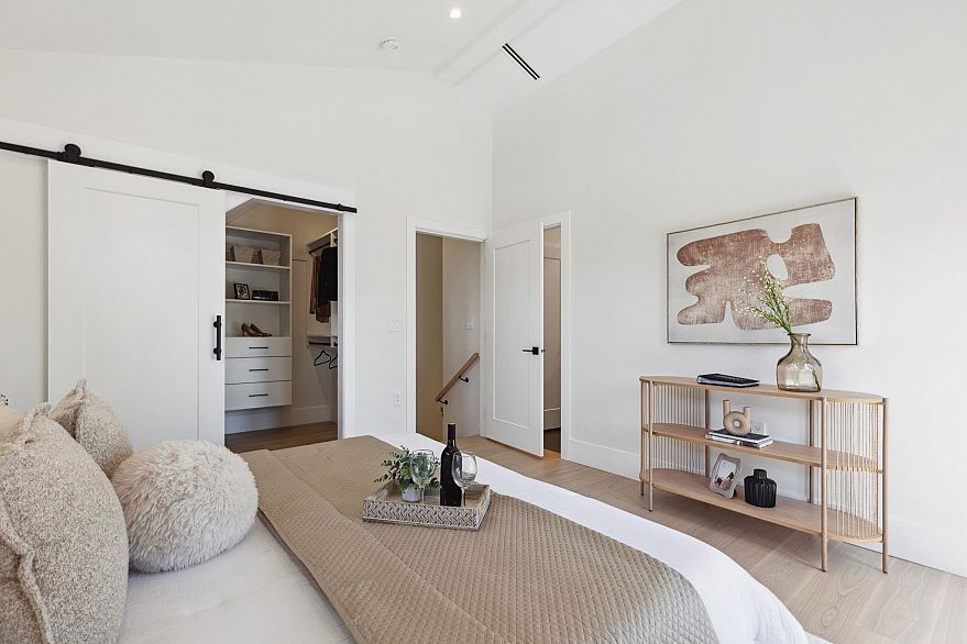 #2 2244 E 11th Avenue