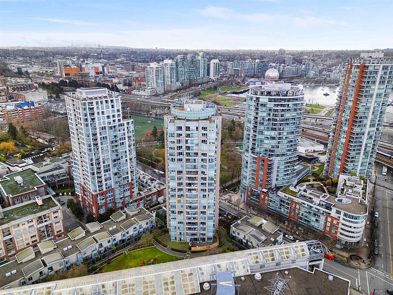 1501 63 Keefer Place