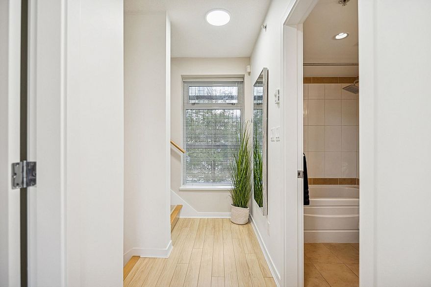 239 188 Keefer Place