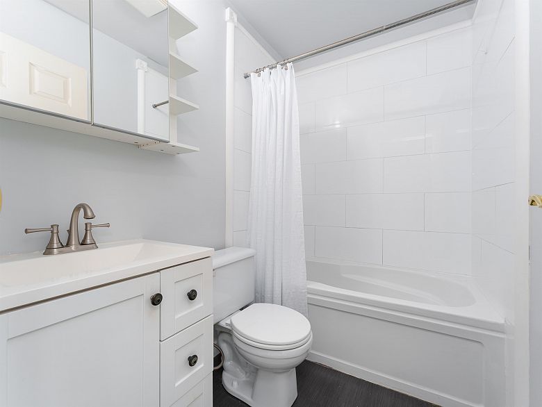 5 3554 E 49th Avenue