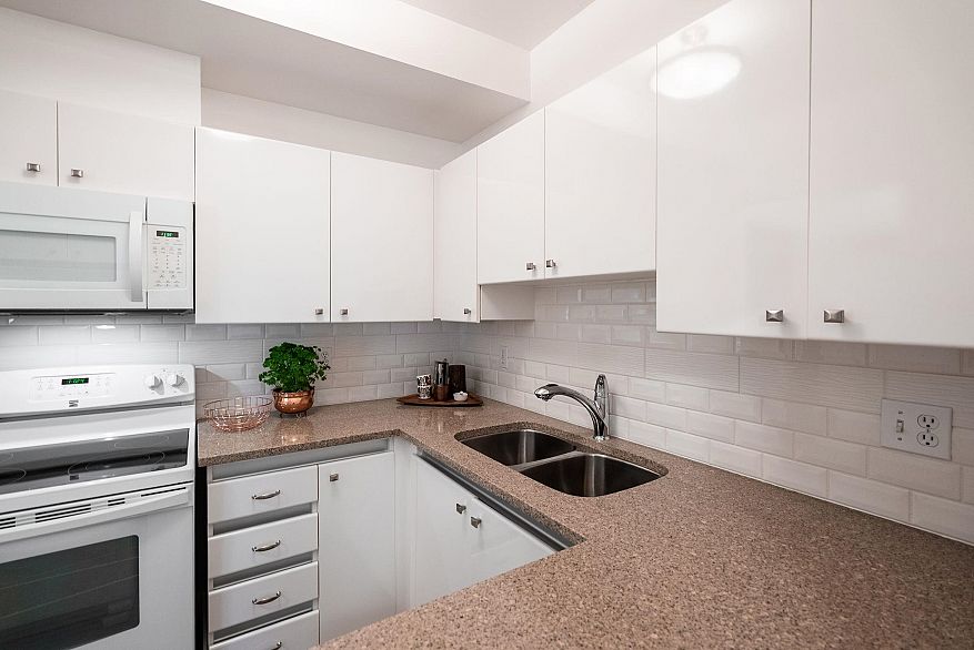 304 1928 Nelson Street