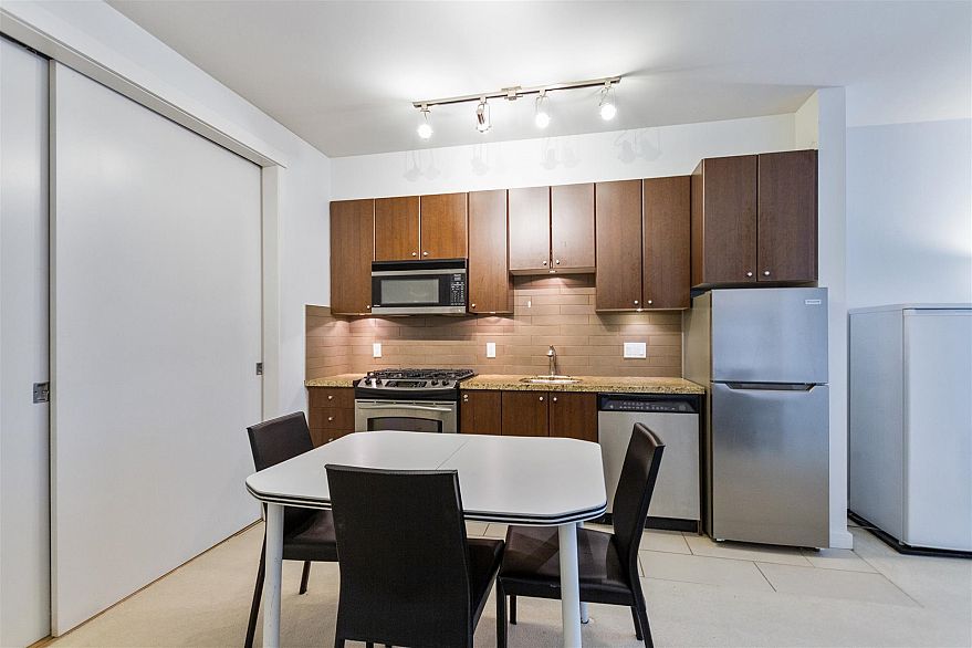 25 1863 Wesbrook Mall