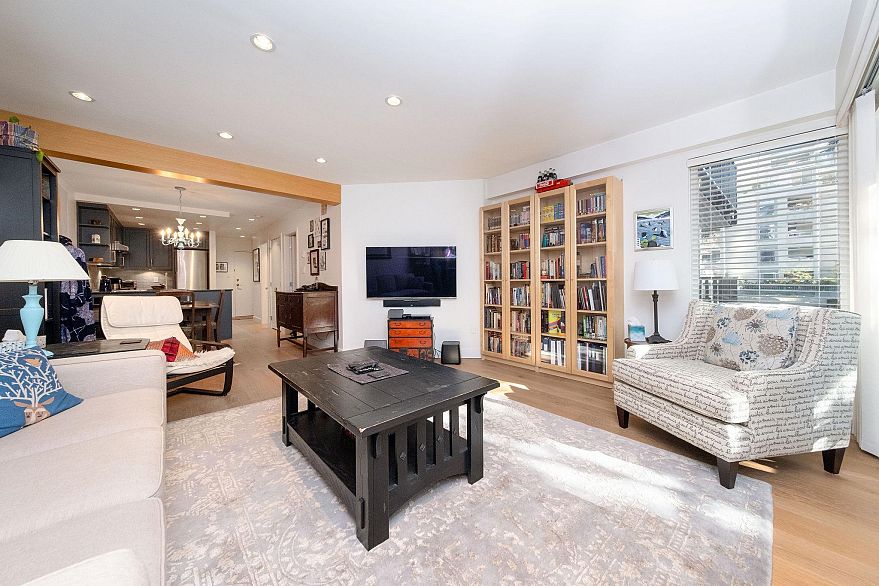 311 1274 Barclay Street