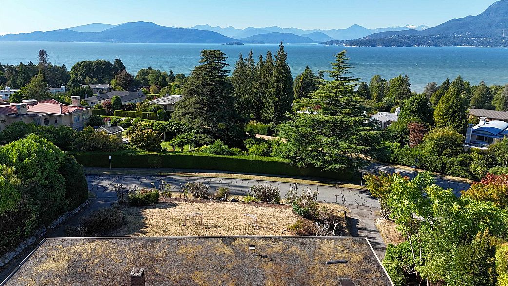 1512 Western Crescent