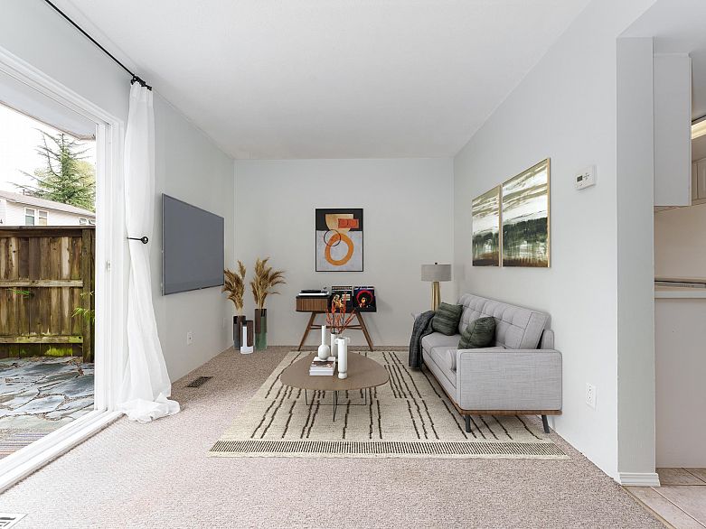 5 3554 E 49th Avenue