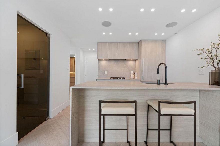 2206 1438 Richards Street