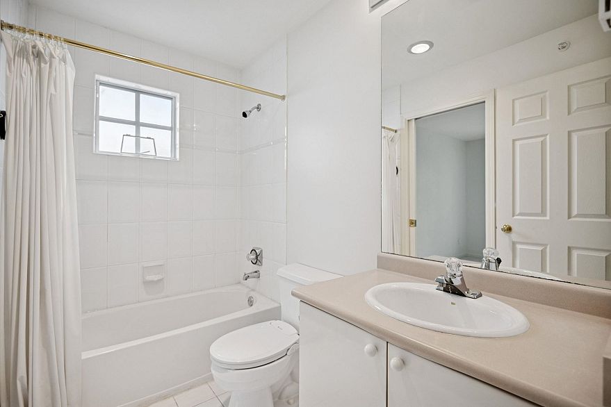 43 5880 Hampton Place