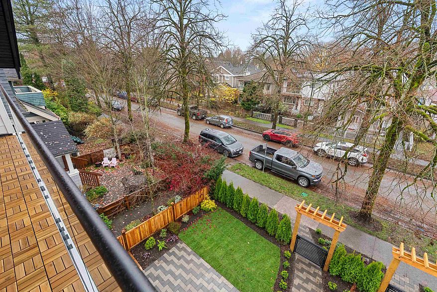 1 1822 E 14th Avenue