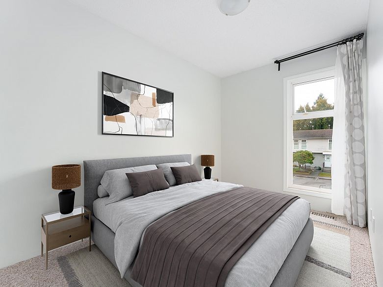 5 3554 E 49th Avenue