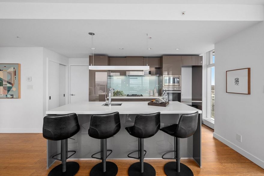 4202 777 Richards Street