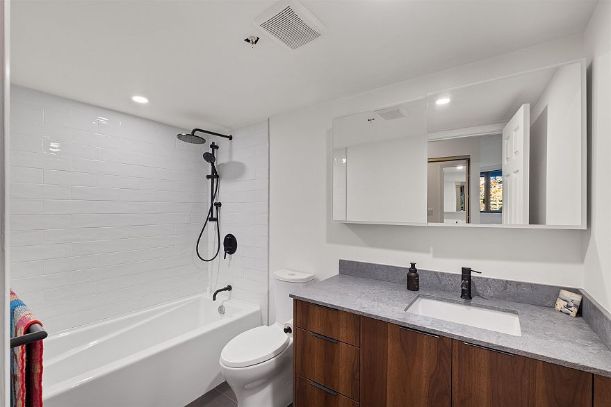 301 2201 Pine Street