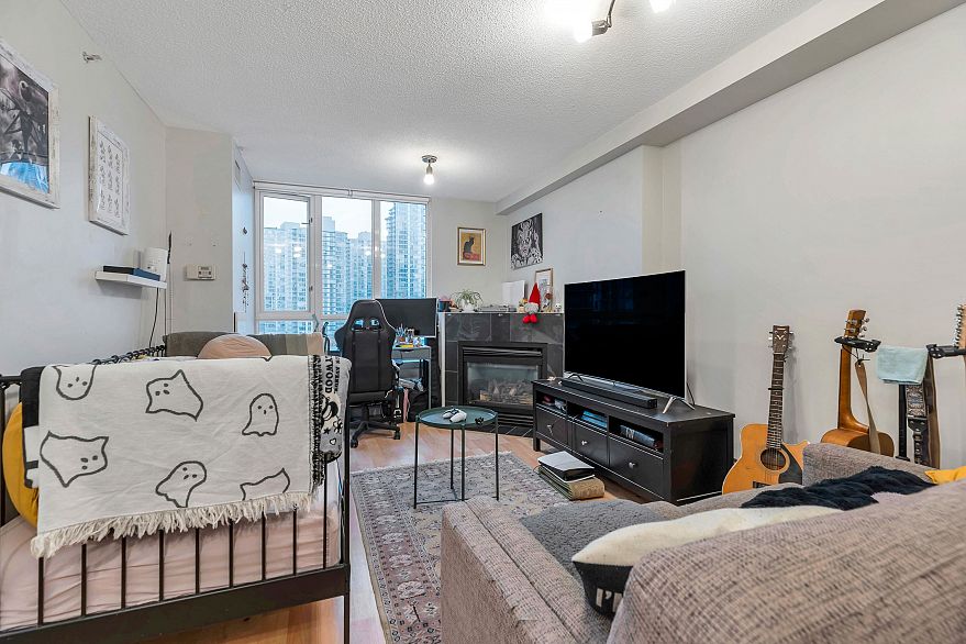 1501 63 Keefer Place