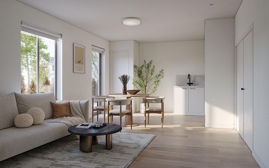 5 2240 E 40th Avenue