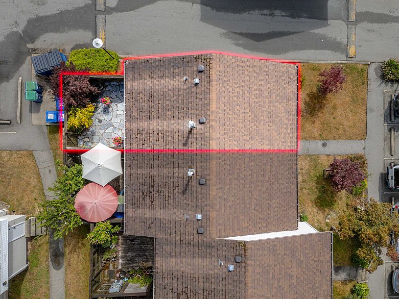 5 3554 E 49th Avenue