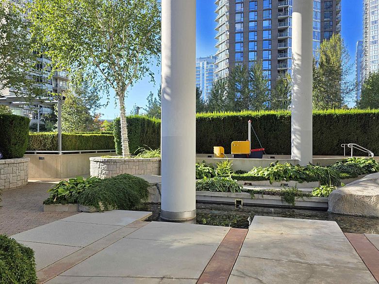 2503 1483 Homer Street