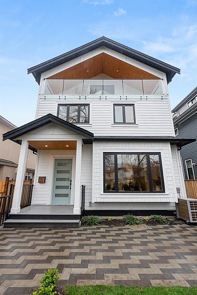 1 1822 E 14th Avenue