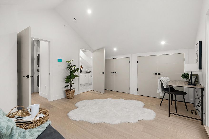 1 1822 E 14th Avenue