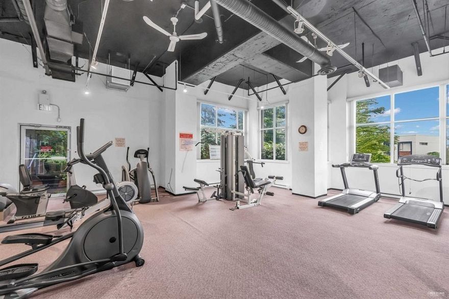 1001 2733 Chandlery Place