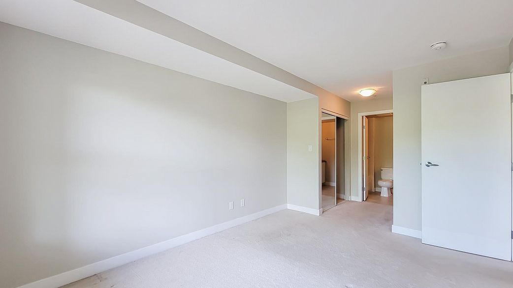 212 7088 Mont Royal Square