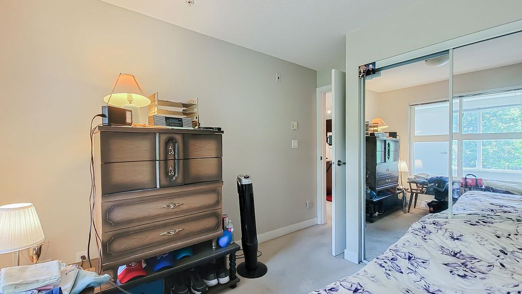 212 7088 Mont Royal Square