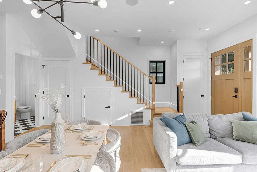 1 2565 Dundas Street