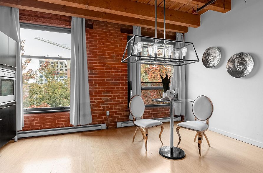 315 55 E Cordova Street