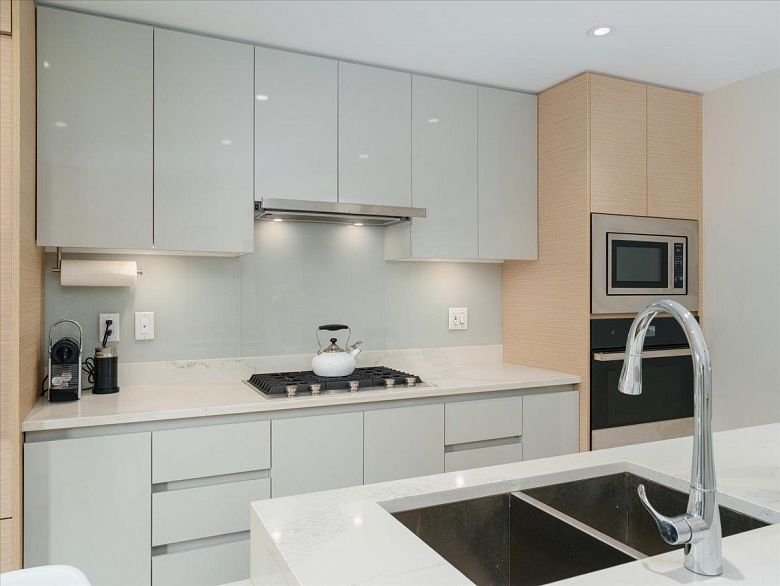 202 3538 Sawmill Crescent