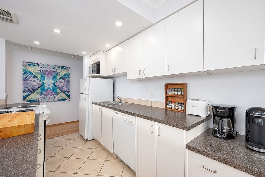 8 1235 W 10th Avenue