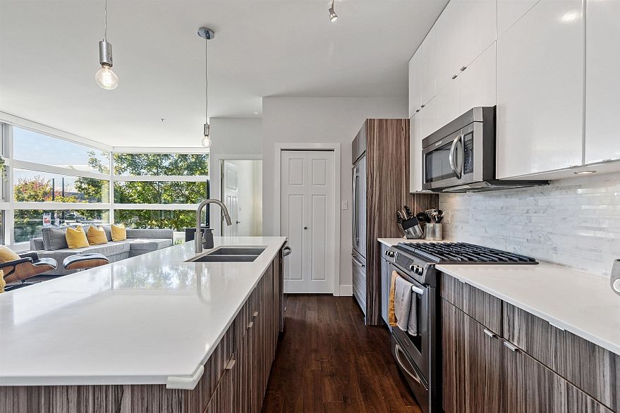 214 2250 Commercial Drive