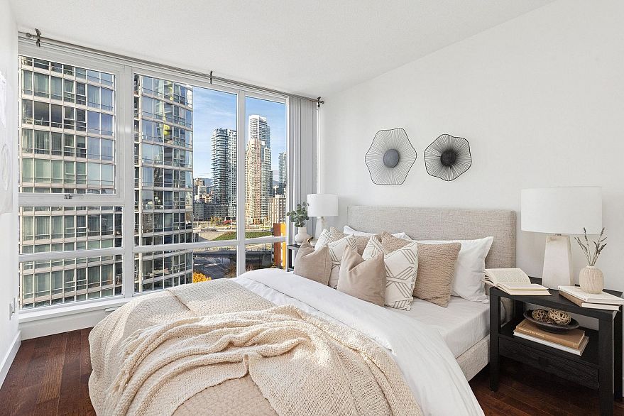 1705 1438 Richards Street