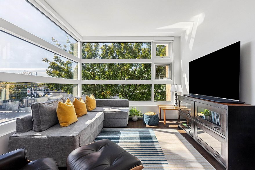 214 2250 Commercial Drive