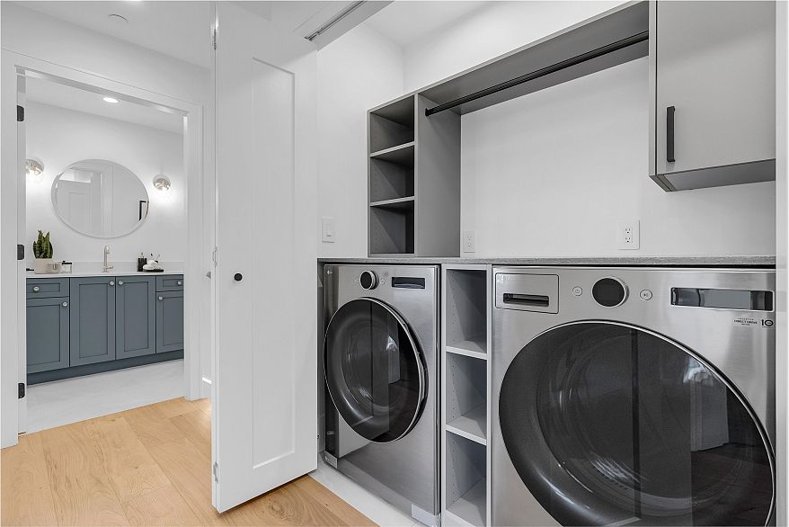 1 2565 Dundas Street