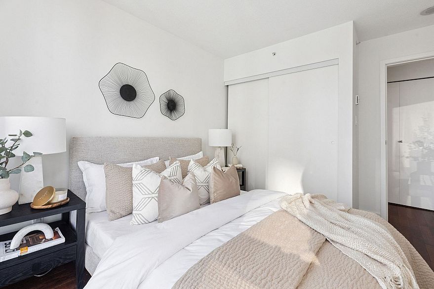 1705 1438 Richards Street