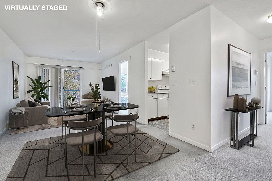 211 3624 Fraser Street