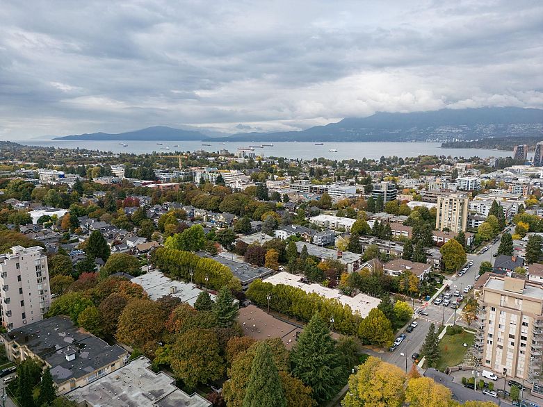 303 1717 W 13th Avenue