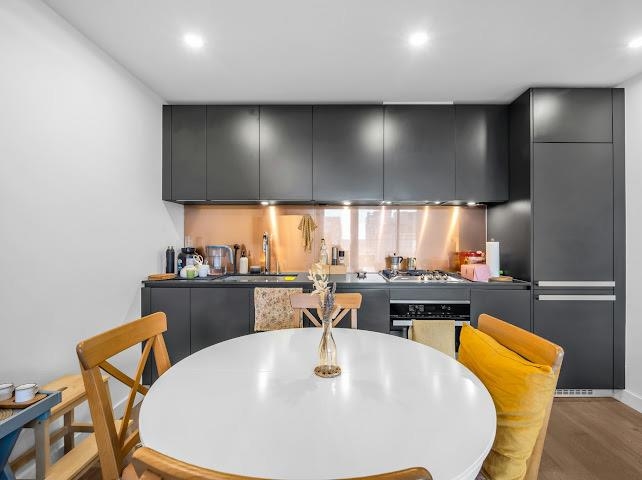 3010 1480 Howe Street