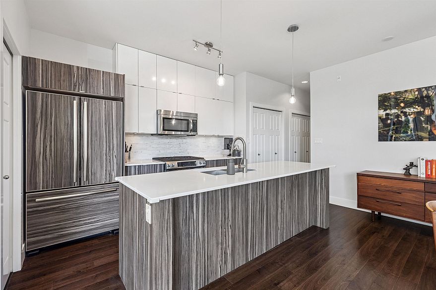 214 2250 Commercial Drive