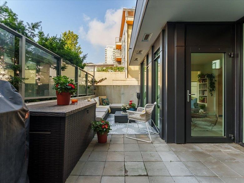 202 3538 Sawmill Crescent