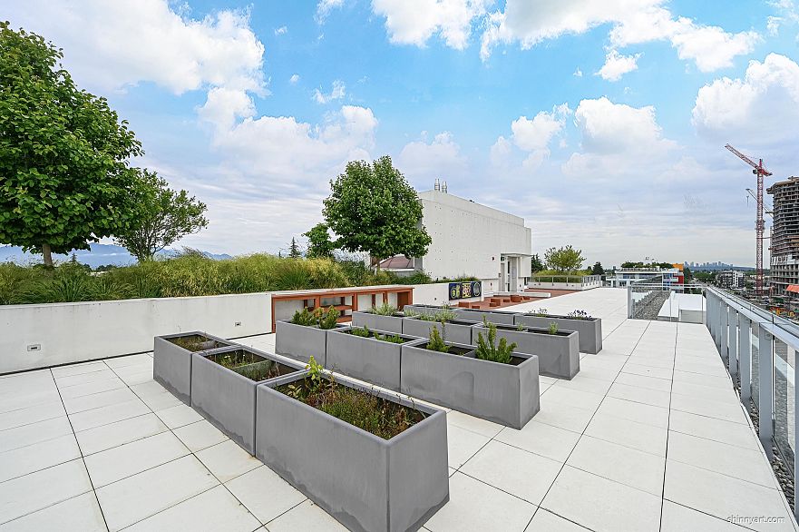 601 5699 Baillie Street