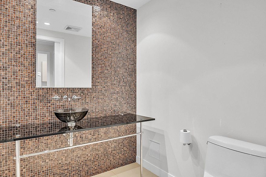 1103 1139 W Cordova Street