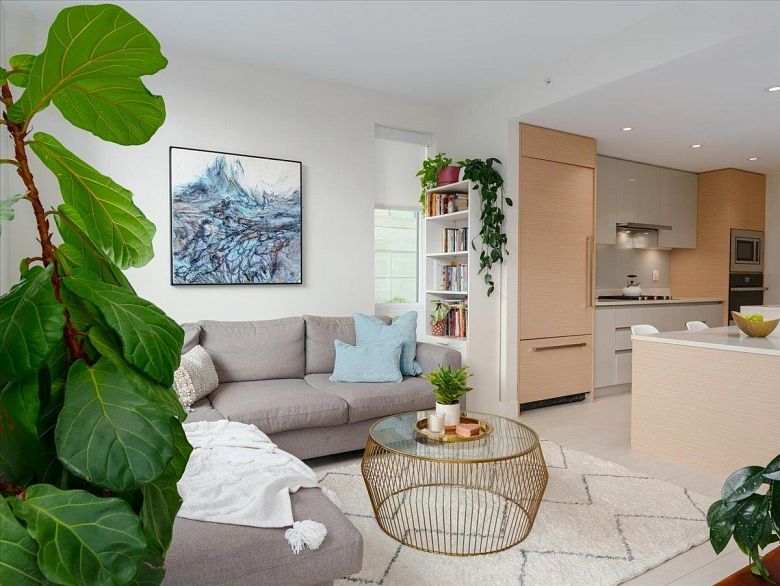 202 3538 Sawmill Crescent