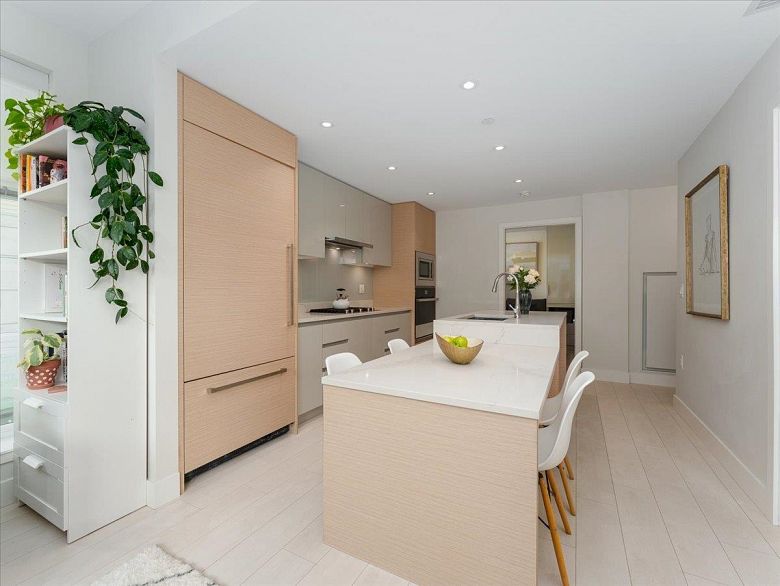 202 3538 Sawmill Crescent