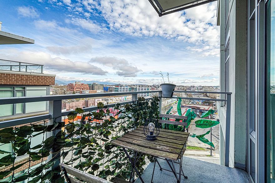 803 161 E 1st Avenue